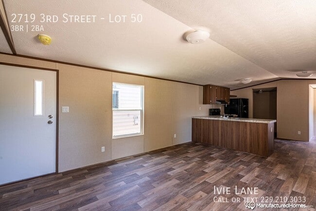 Building Photo - 2719 3rd St