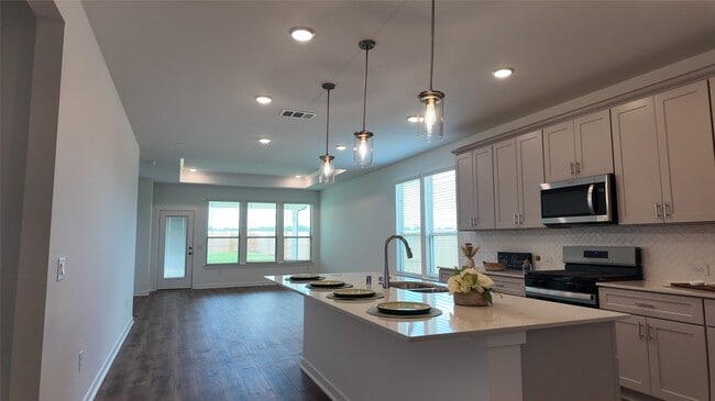Building Photo - 15655 Maple