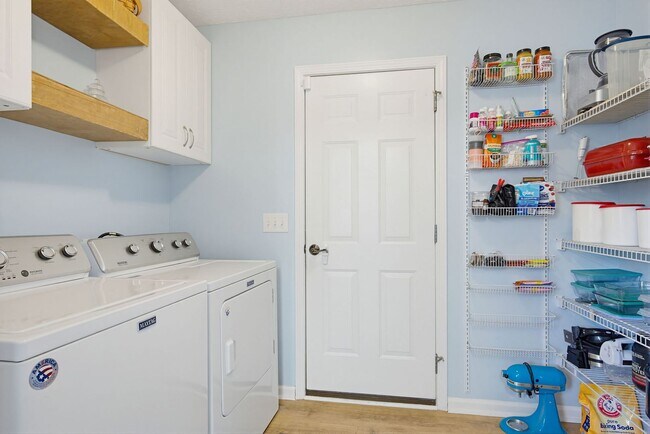 Building Photo - Beautiful home in The Neighborhoods of Holly Ridge