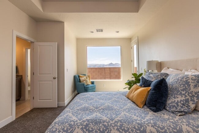 Building Photo - Painted Sands  3 Bedroom, 2 Bathroom Furnished Home