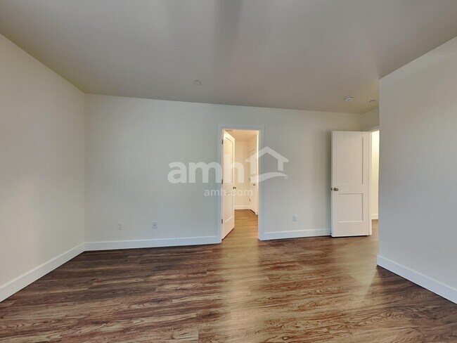 Building Photo - 13918 106th Ave E