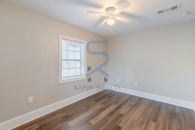 Building Photo - Move-In Ready All-Electric Home in Desirable Venetian Hills