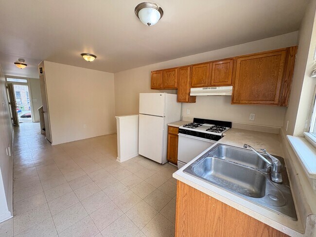 Building Photo - 428 S Gilmor St