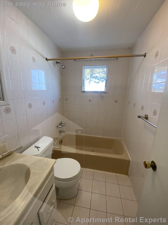 Building Photo - 92 Sylvia St