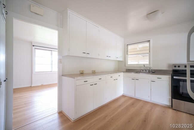 Building Photo - 2 BD/1 BA Home with Yard and Carport in Wa...