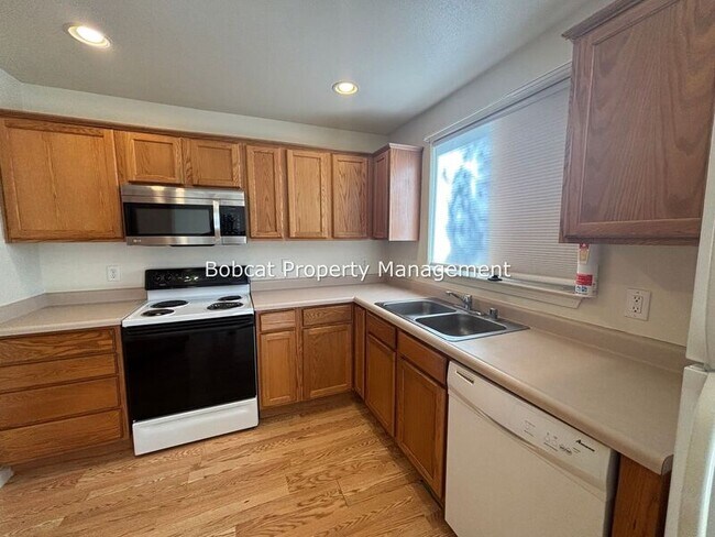 Building Photo - 217 Meadowood Ct