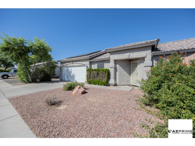Building Photo - $500 OFF FIRST MONTH'S RENT MOVE IN SPECIAL! Exceptional 4/2 Phoenix House- Spacious 4 Bed Retreat w