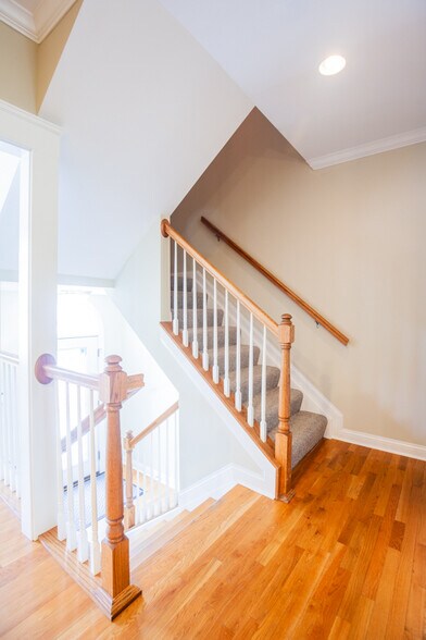 Building Photo - 3220 Linwood Ave