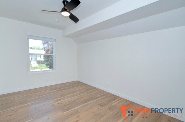 Building Photo - 1048 Pineridge Rd