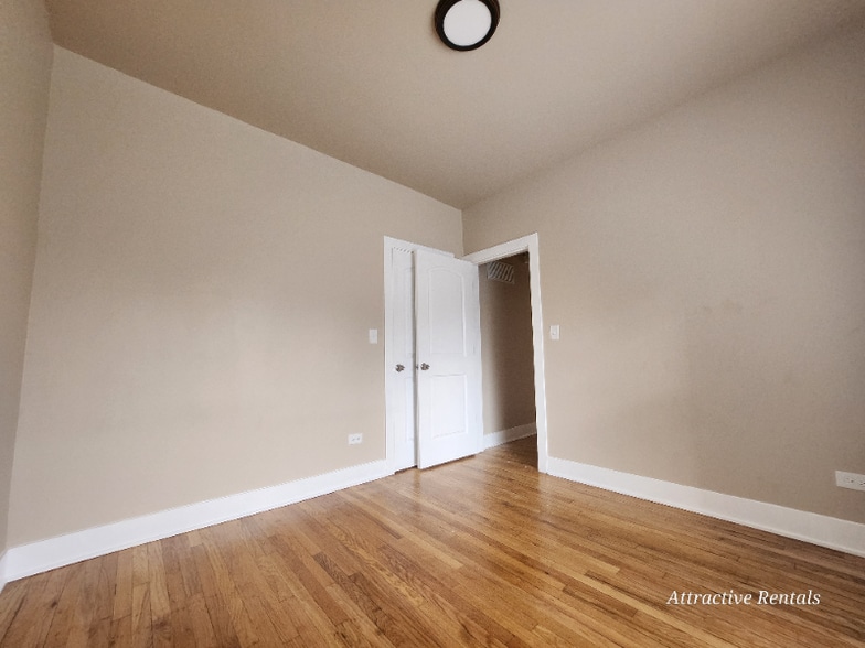 Building Photo - 1434 W Marquette Rd