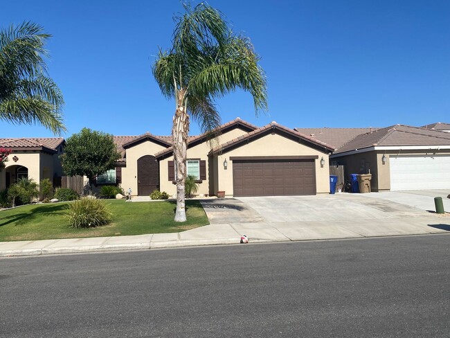Building Photo - Gorgeous 5 BD 3 BA home available for rent...