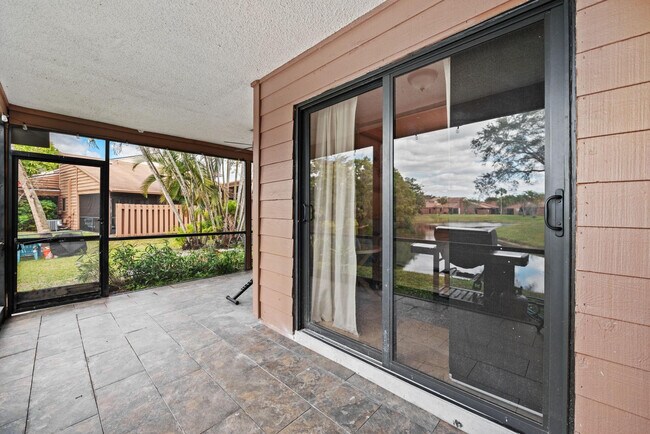 Building Photo - 6187 Laurel Ln