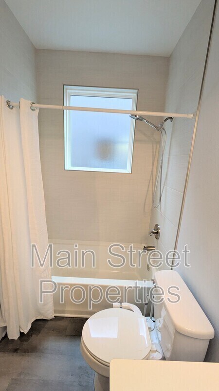 Building Photo - 379 S Clubbs St