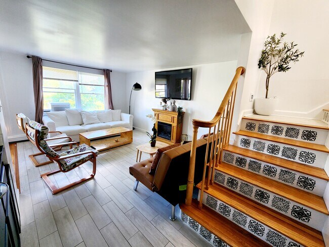 Primary Photo - 25 Summit Cir