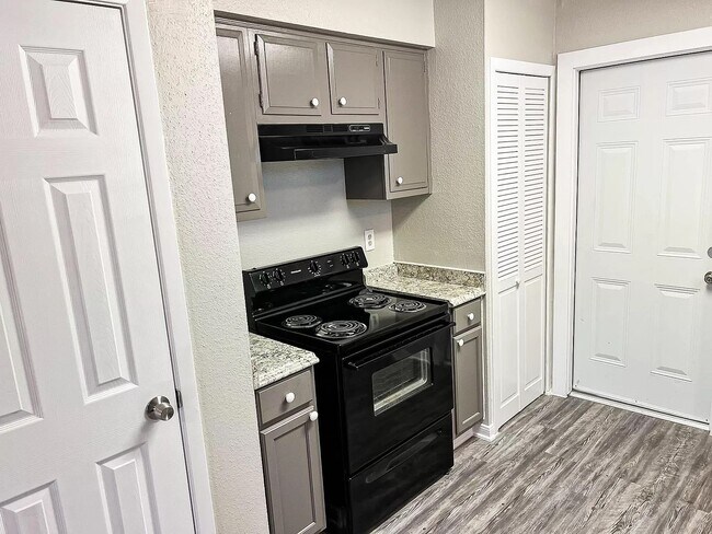 Building Photo - 16738 Barcelona Dr