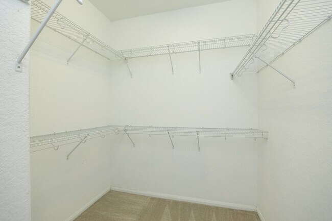 Building Photo - For Lease | 4 Bed, 2.5 Bath | 2,587 Sq Ft ...