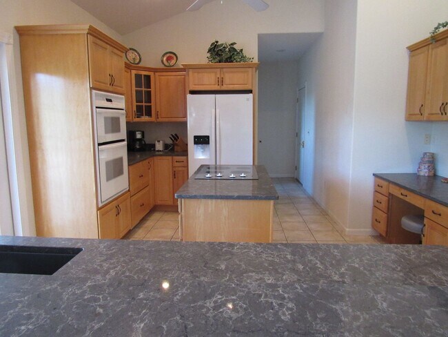 Building Photo - Osage Beach house for rent
