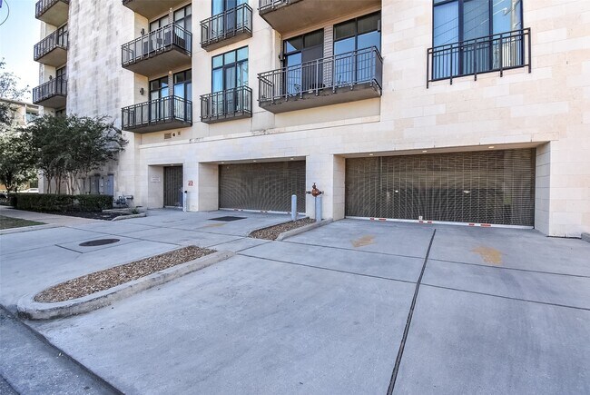 Building Photo - 4820 Caroline St