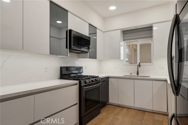 Building Photo - 820 S Wilton Pl