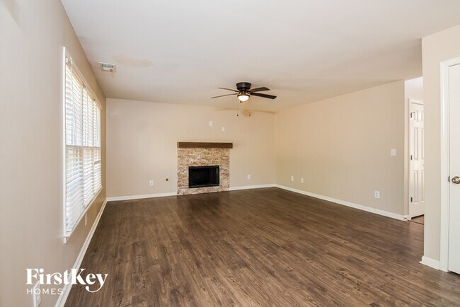 Building Photo - 60 Evans Point