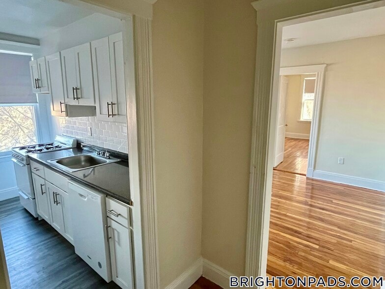 Building Photo - 1626 Commonwealth Ave