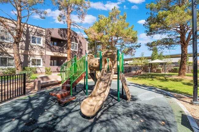 Building Photo - 3 Bedroom Furnished Condo in Spanish Palms