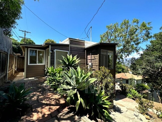 Building Photo - 2434 Echo Park Ave