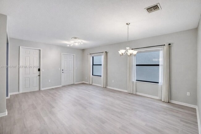 Building Photo - 760 NE 193rd Terrace