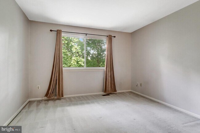 Building Photo - 5707 Waters Edge Landing Court