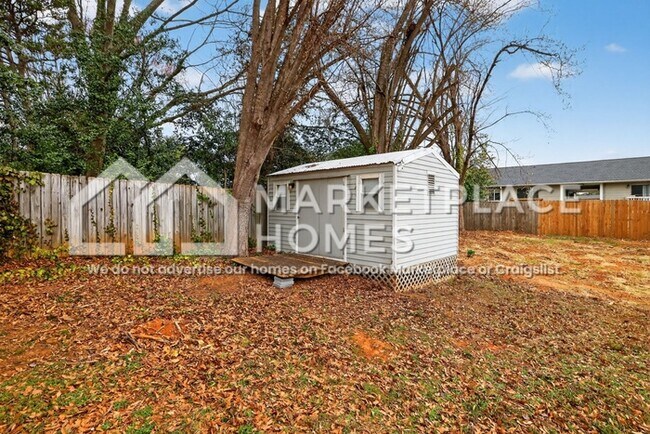 Building Photo - 1119 Roper Mountain Rd