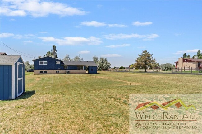 Building Photo - Charming Single Family Home in Hooper