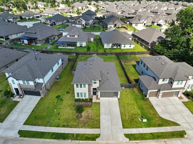 Building Photo - 14245 Lake Lodge Dr