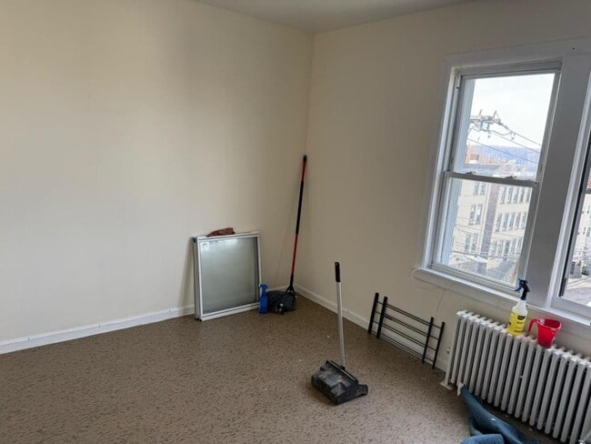 Building Photo - 25 Van Cortlandt Park Ave