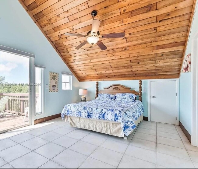 Building Photo - 202 W Canal Dr