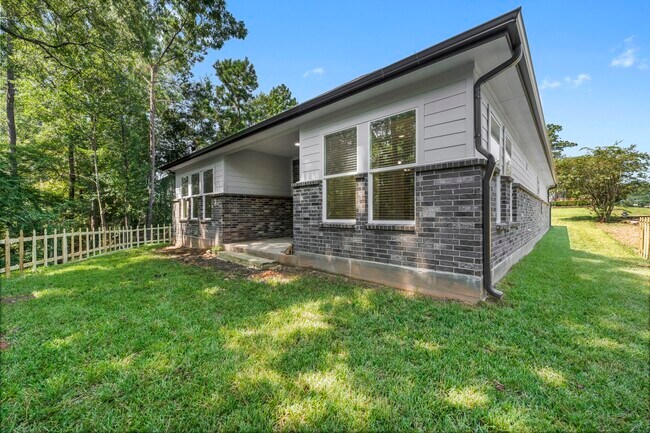 Building Photo - 3532 White Oak Point Dr