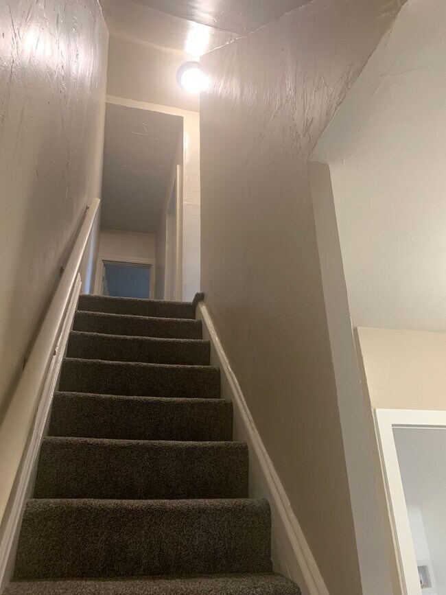 Building Photo - Coming Soon! Spacious Renovated 5 Bed 1.5 Bath House- York City SD