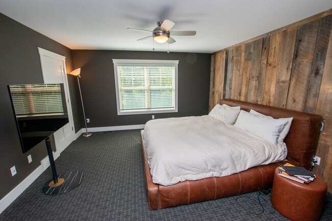 Building Photo - Experience Elevated Living with West Bay V...