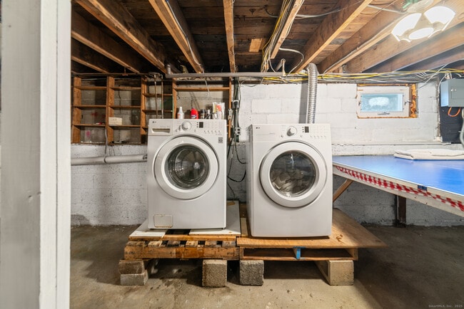 Building Photo - 46 Elaine Rd