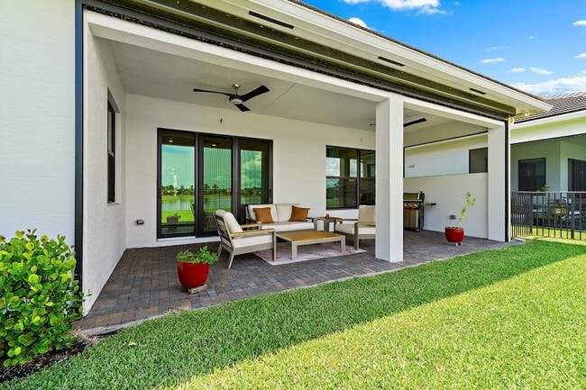 Building Photo - 15883 Key Biscayne Ln