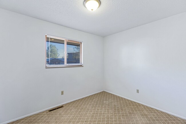 Building Photo - 2436 Launcelot Ct