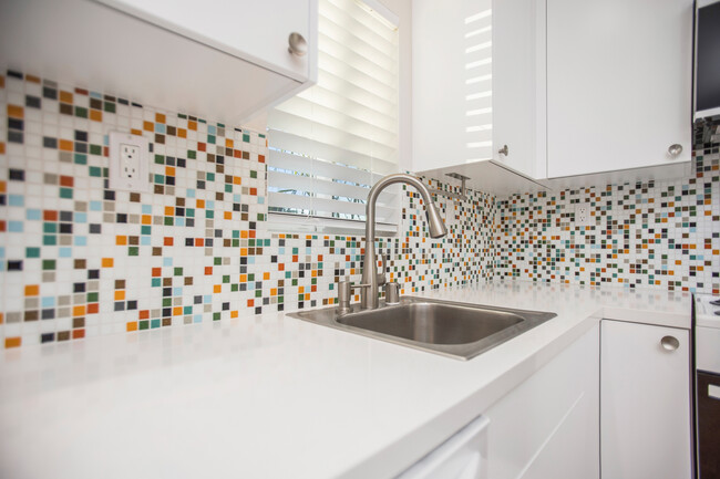 Counter and backsplash - 6042 La Canada Cir