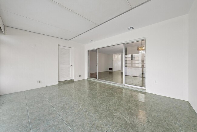 Building Photo - 2638 Gately Dr E