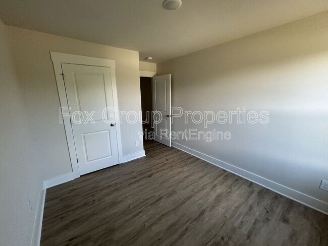 Building Photo - 115 Silverwood Ct