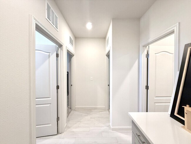 Building Photo - Newer Build 3 Bedroom Home
