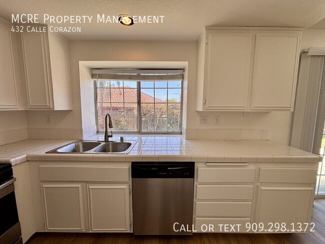 Building Photo - 432 Calle Corazon