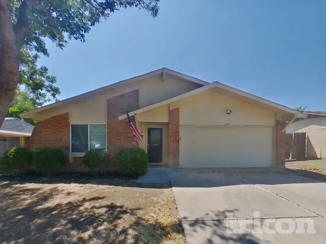 Building Photo - 1210 Green Hill Dr