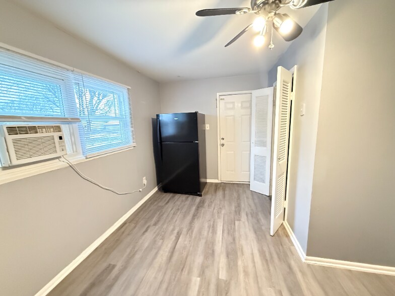 Building Photo - 1328 Longfellow Dr