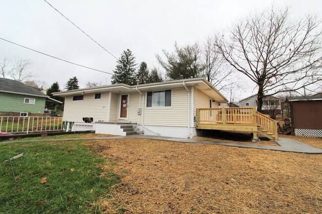 Building Photo - 3 bed/1.5 bath house near Sabraton