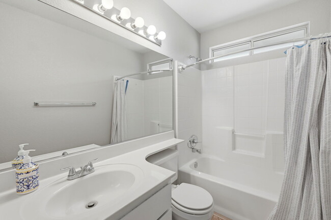 Building Photo - 3150 Cascades Ct