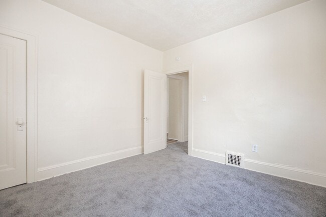 Building Photo - 3331 E 140th St